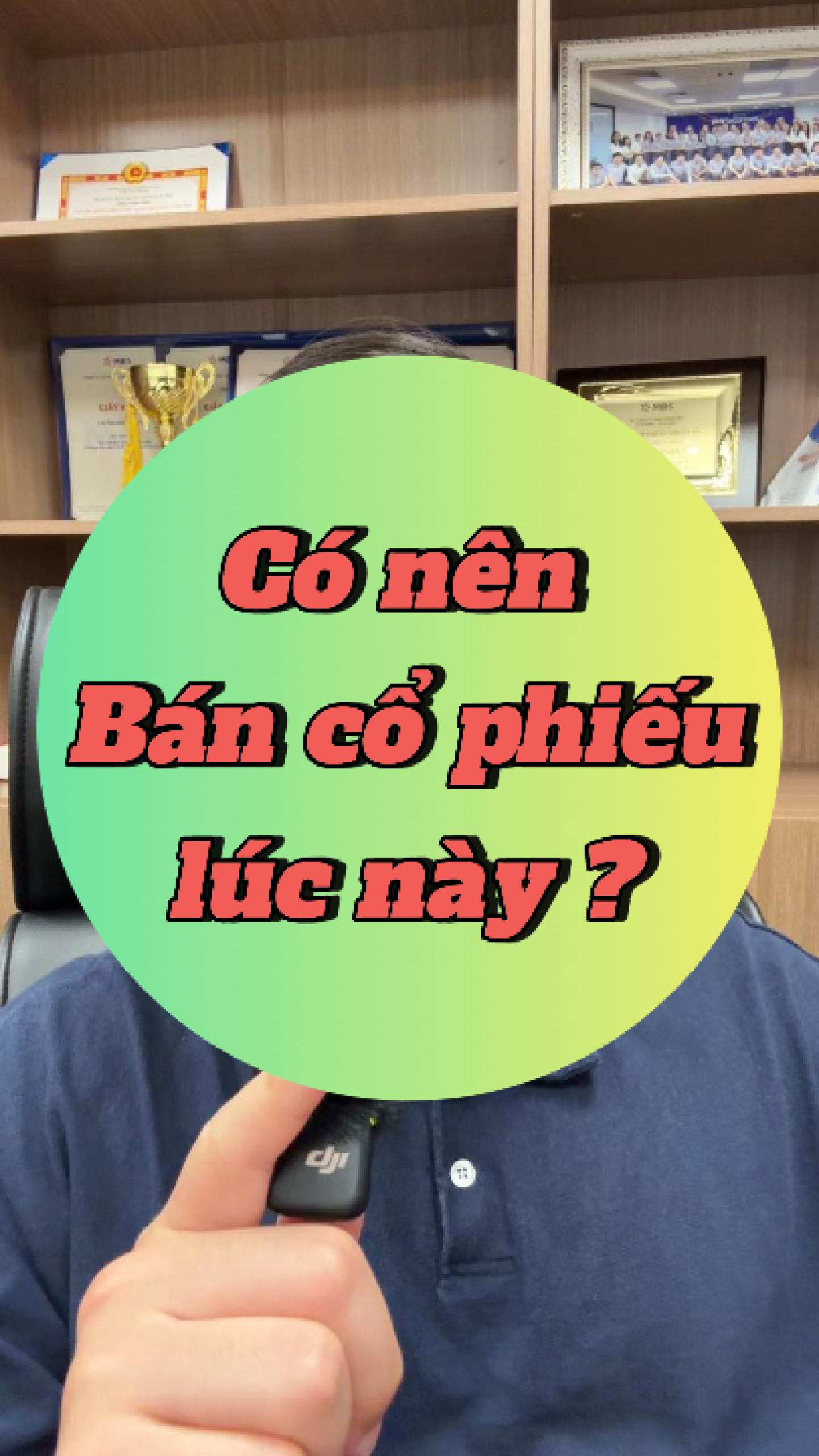 Có nên bán cổ phiếu lúc này? 