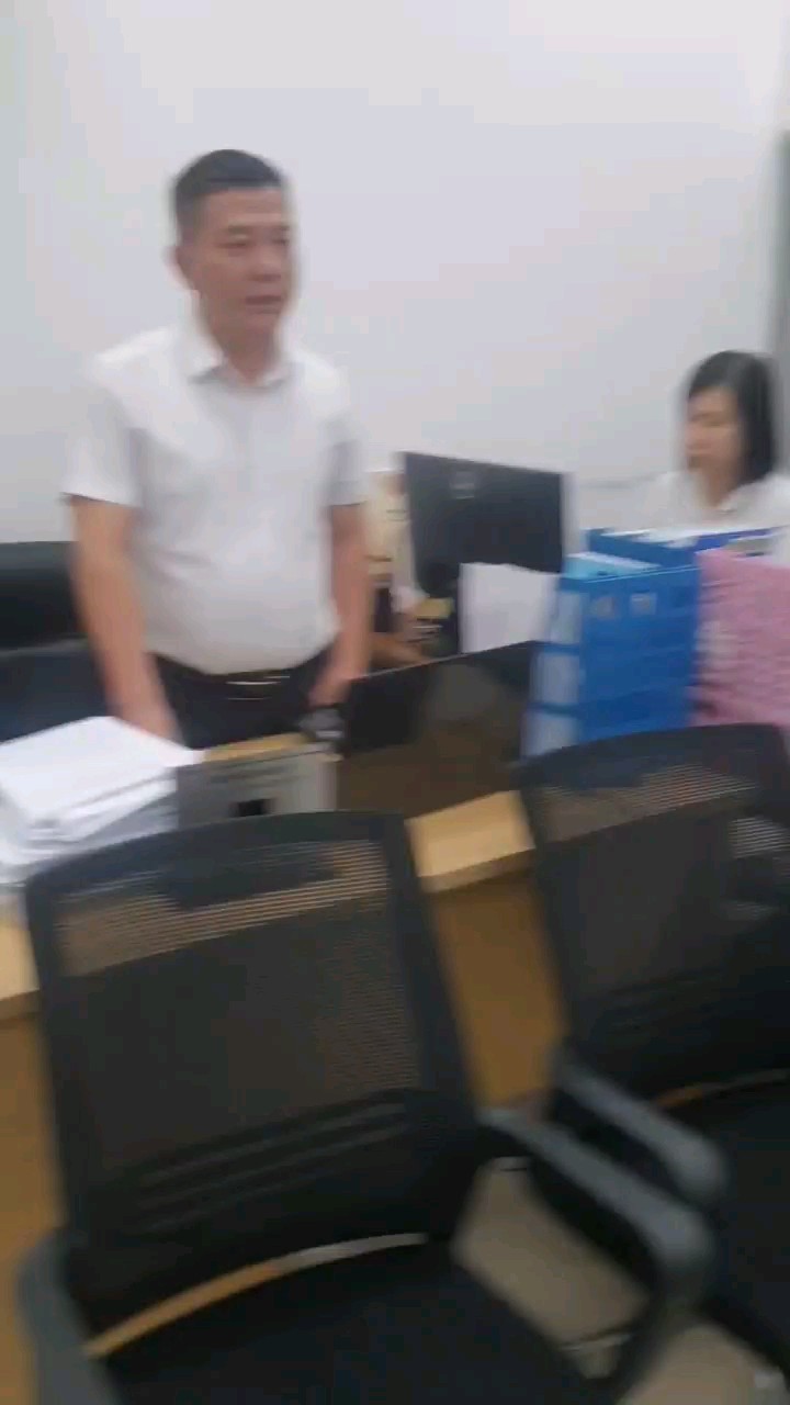 Tím! Lạ nhỉ 🤔 Chuẩn bị rồi sẽ có hàng loạt đơn ki