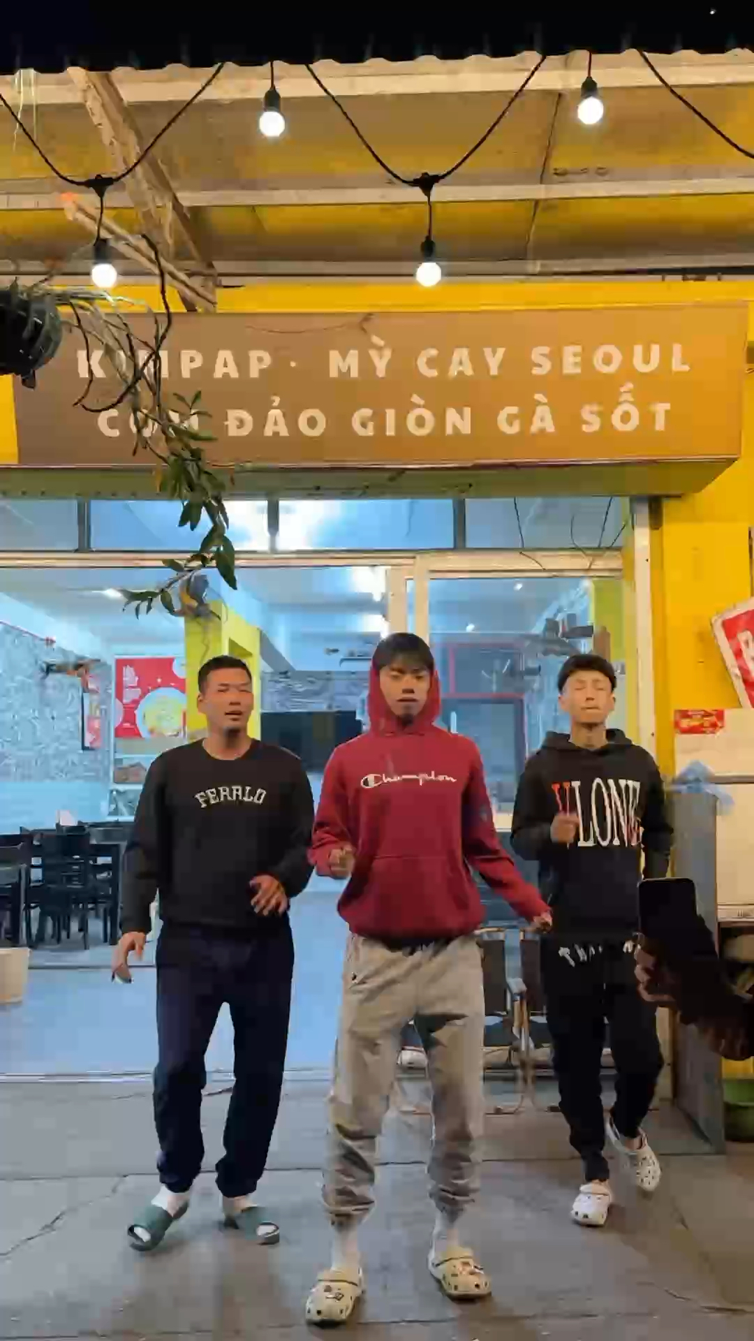 Chọn mã cần nhiều niềm vui . Chúc all cuối tuần vu