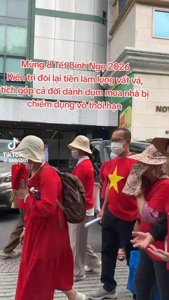 Sáng sớm thấy video kèm nhạc đám rồi