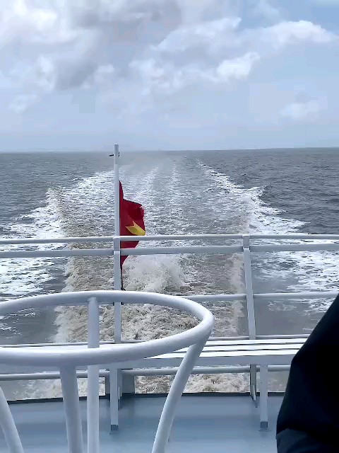 Tàu đi Phú Quốc chuyến 10h30 vắng khách thế nhỉ. Đ