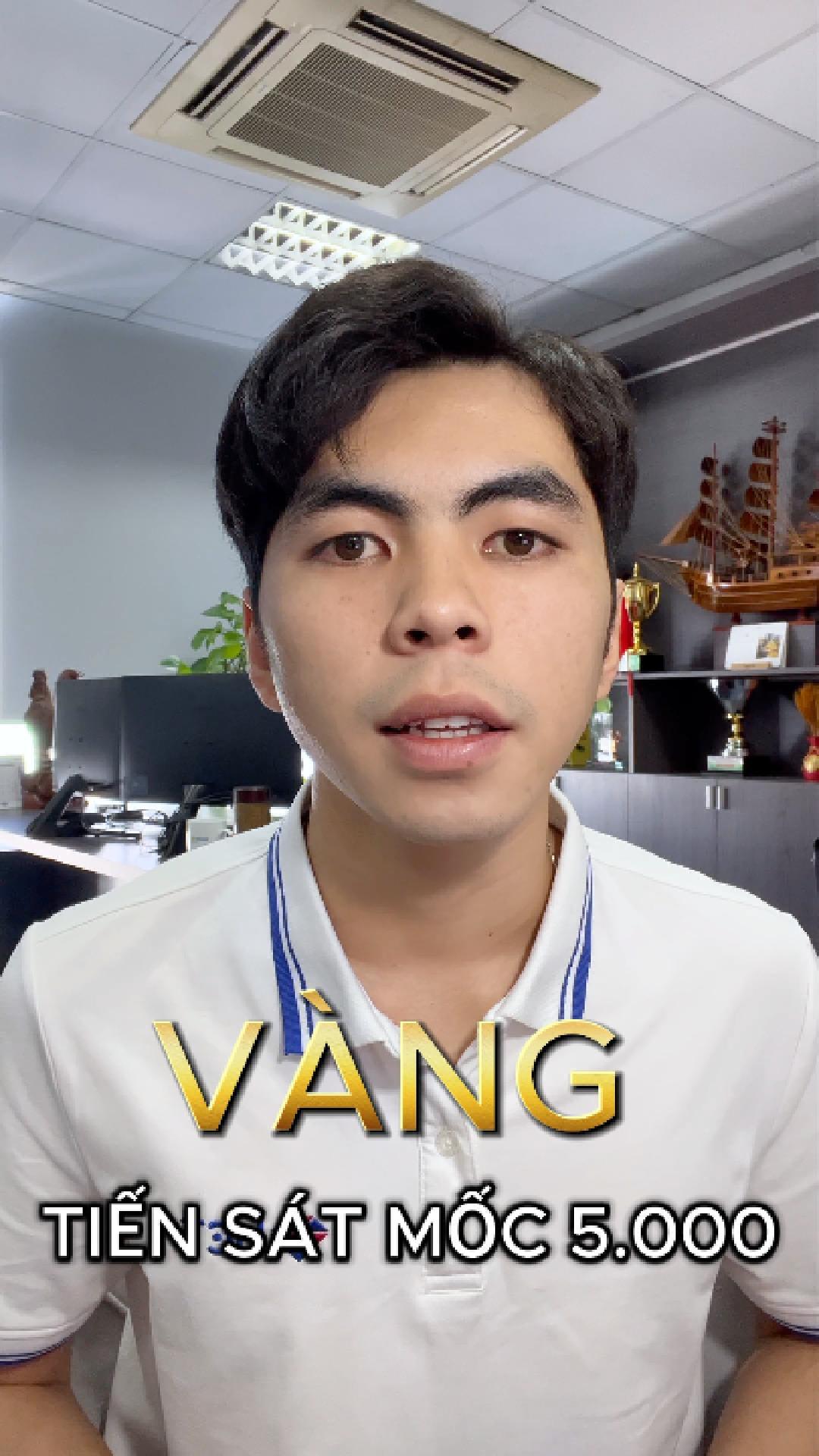 VÀNG TIẾN SÁT MỐC 5.000 USD
