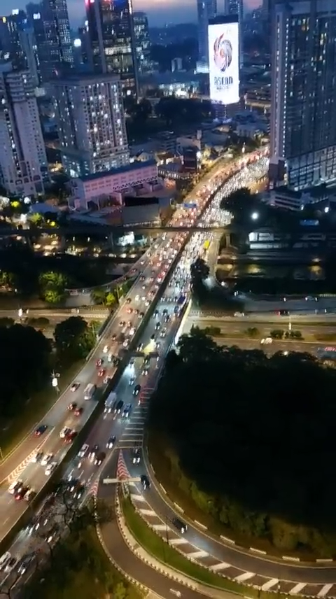 Tết này hẹn anh em ở VN cafe nhé.  cứ cầm dòng P l