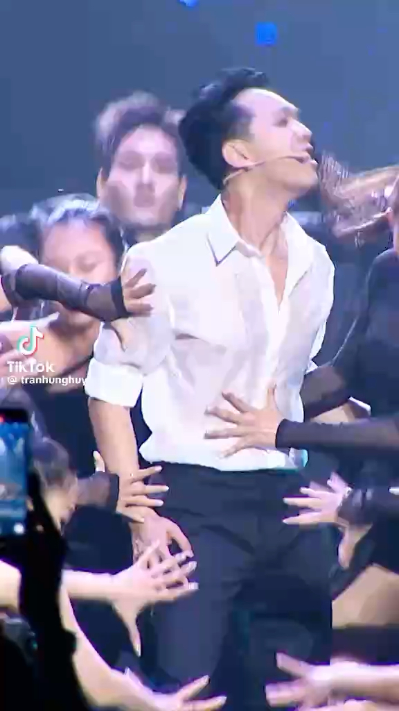 Em thích anh làm ca sĩ