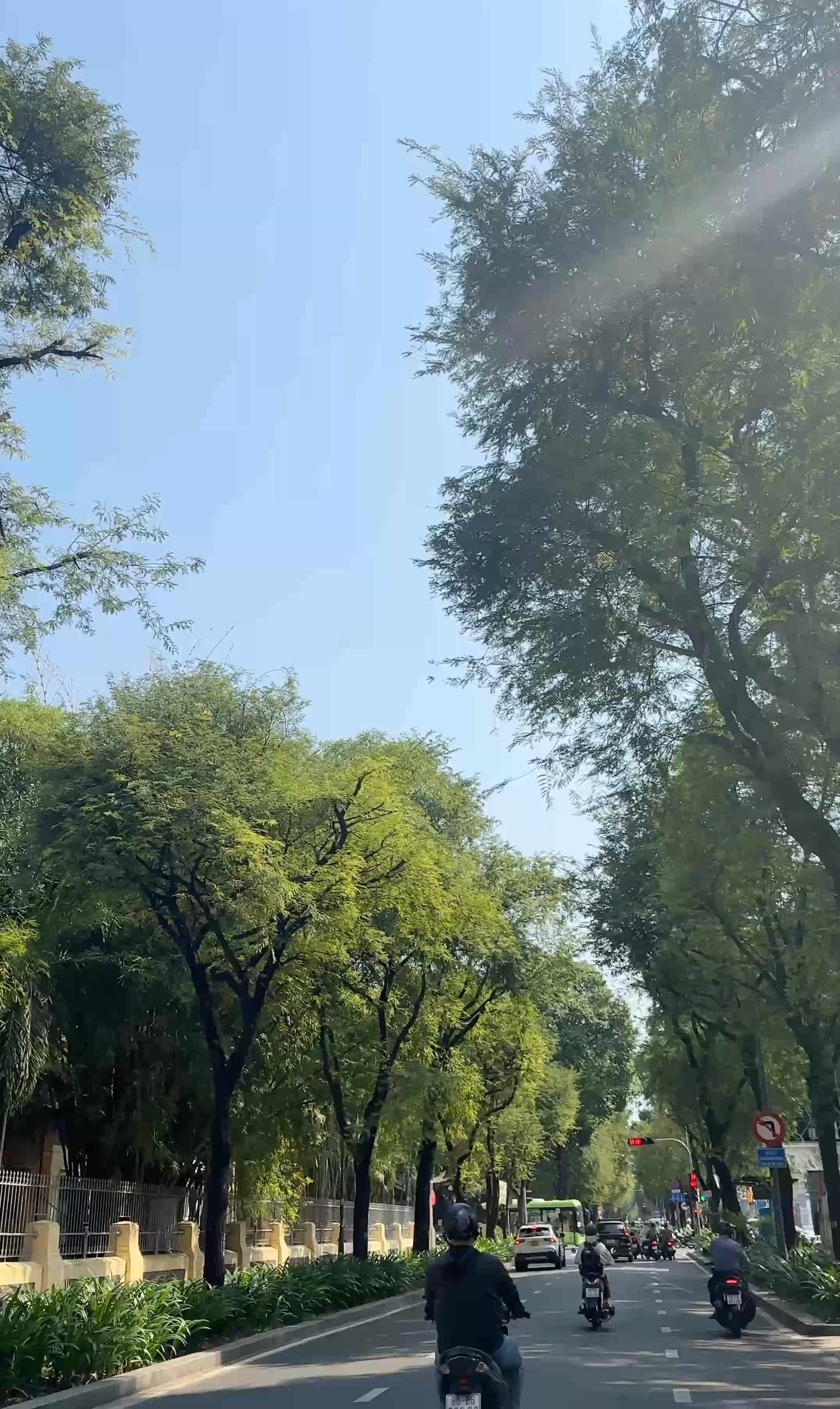 -
người mà đang đứng trước anh là người đã nhớ anh