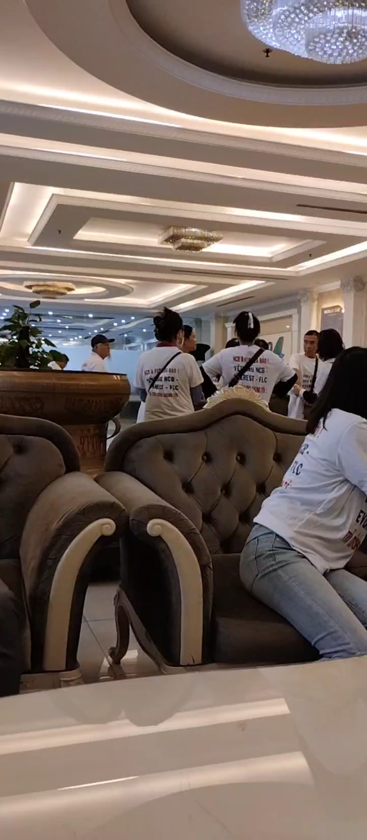 FLc và ngân hàng Quốc dân NCB lừa chúng tôi mua tr