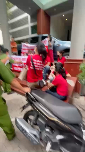 Vic: Vượn làm ăn kiểu gì mà Dân chúng biểu tình ki